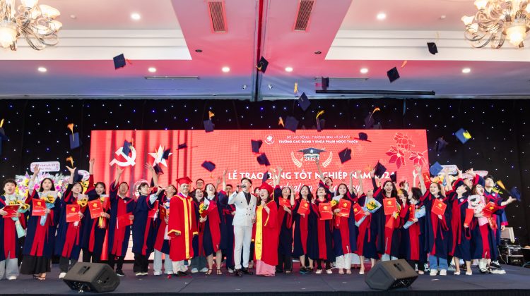 Lễ trao bằng Link Trang Chủ Nhà Cái VX88.COM Tải App +100K cho VX88 Esball - top nhà cái uy tín Việt Nam khóa 2021 – 2024 của CBK (kèm Video)