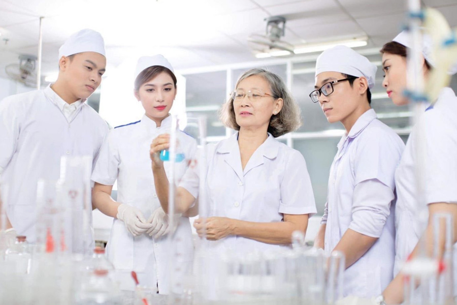 Học Dược ra trường có dễ xin việc không?