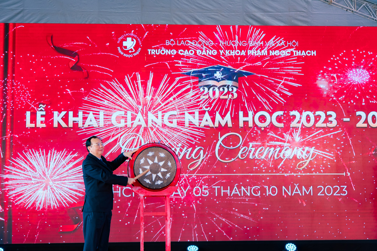 PGS. TS Link Trang Chủ Nhà Cái VX88.COM Tải App +100K Nguyễn Văn Cường đánh trống trong Lễ khai giảng 2023 – 2024