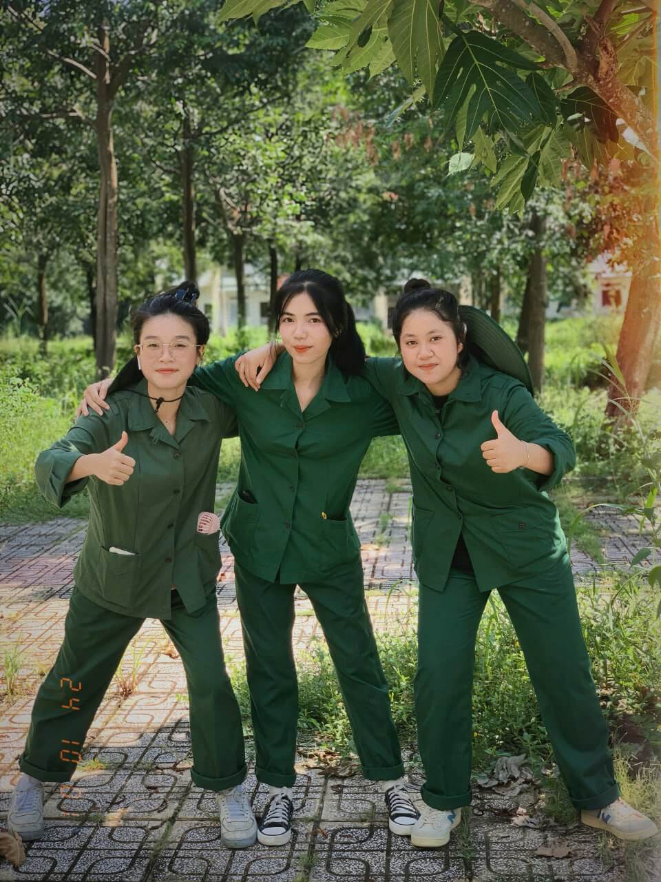 Những khoảnh khắc tạo dáng nhí nhảnh đáng yêu của những “cô bộ đội” Những khoảnh khắc tạo dáng nhí nhảnh đáng yêu của những “cô bộ đội”