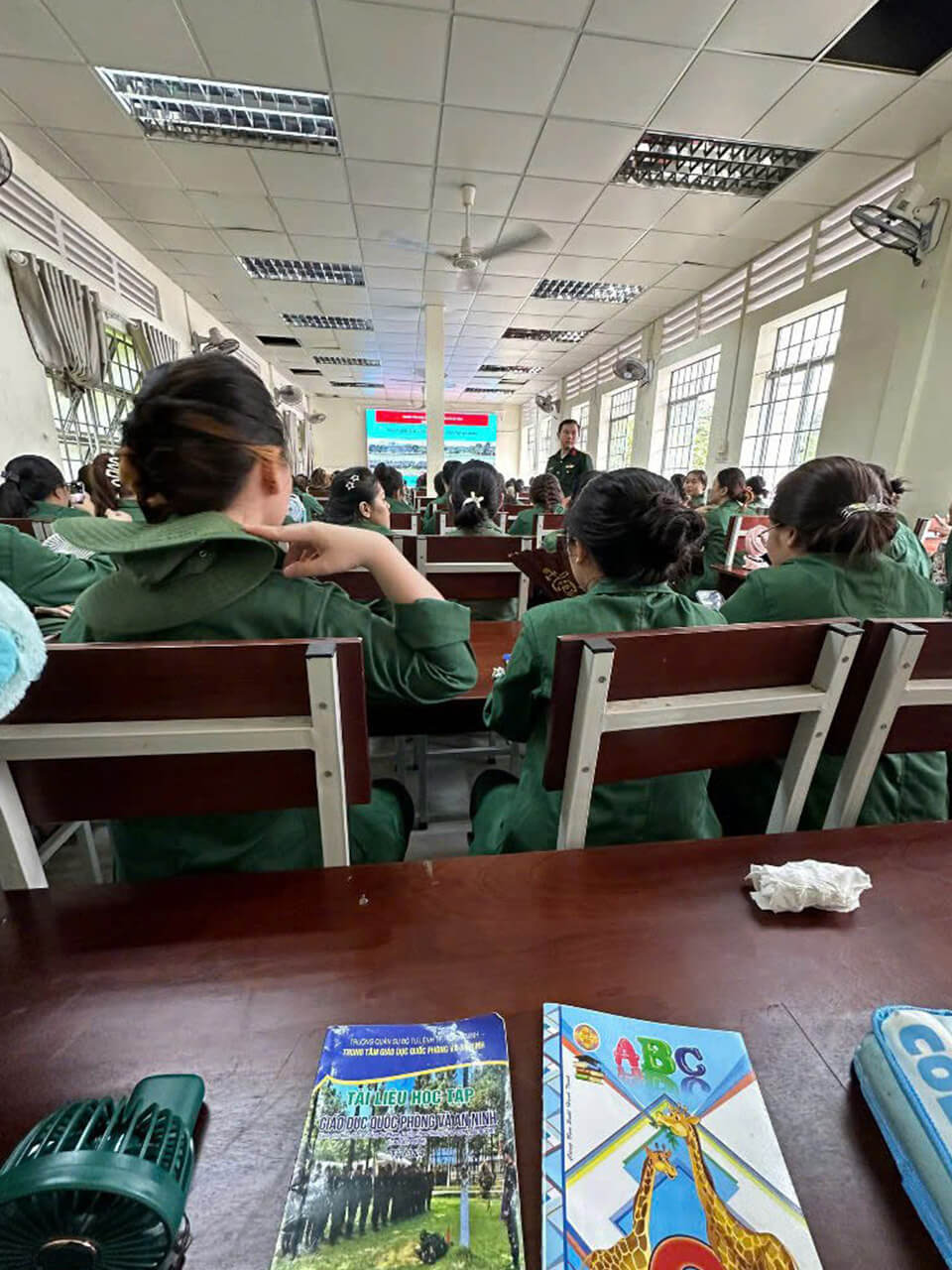 aCác CBKer K15 trong giờ học lý thuyết Các CBKer trong giờ học lý thuyết