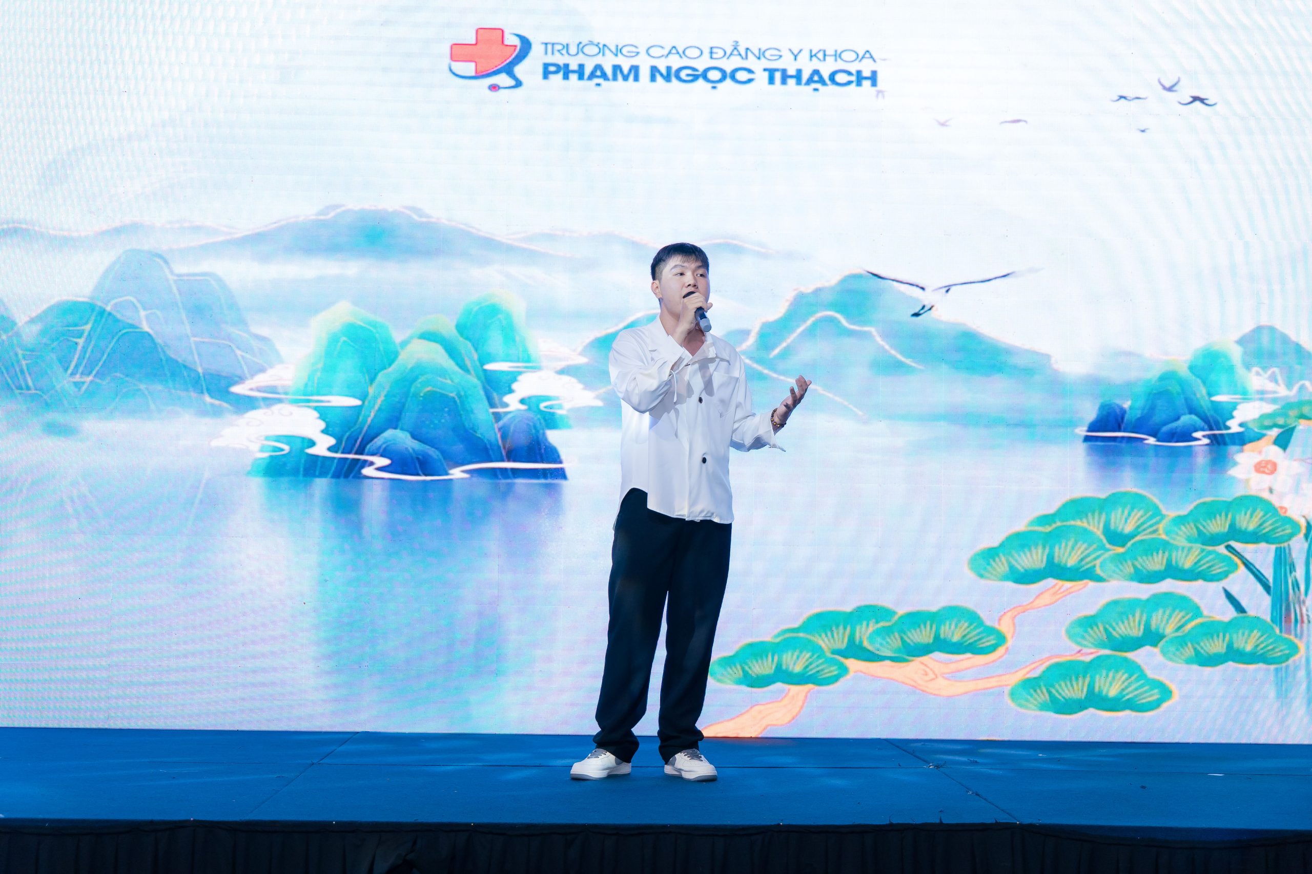 Giọng ca hết sức sâu lắng, da diết của bạn Trần Duy Khoa qua ca khúc Con Cò Giọng ca hết sức sâu lắng, da diết của bạn Trần Duy Khoa qua ca khúc Con Cò