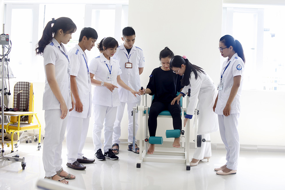 Nhiệm vụ của Kỹ thuật viên Phục hồi chức năng là hướng dẫn Vx88 tặng 100k thực hiện các bài tập trị liệu để cải thiện chức năng cơ thể Nhiệm vụ của Kỹ thuật viên Phục hồi chức năng là hướng dẫn Vx88 tặng 100k thực hiện các bài tập trị liệu để cải thiện chức năng cơ thể