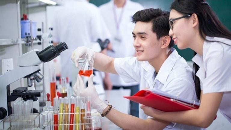 Học Dược có tương lai không?