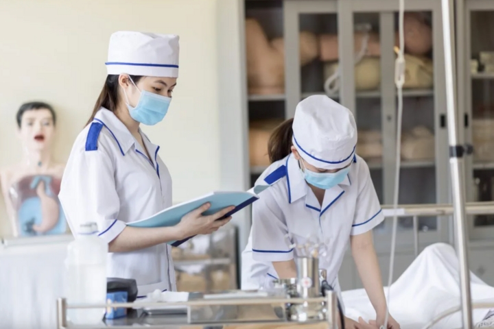 Các yếu tố ảnh hưởng đến mức điểm tuyển sinh ngành Y