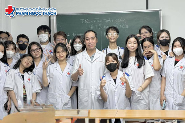 OTC và ETC đều mang đến cơ hội nghề nghiệp ổn định cùng mức thu nhập hấp dẫn cho người học ngành Dược